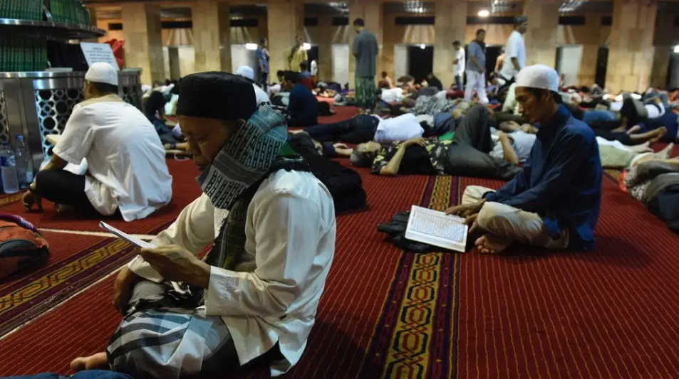 I’tikaf Salah Satu Sunnah di Bulan Ramadhan, Ini adalah 6 Hal yang Tidak Membatalkan Meski Keluar dari Masjid